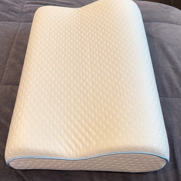 Tempur-Pedic Neck Pillow Cooling Medium *BRAND NEW* - Picture 6 of 8